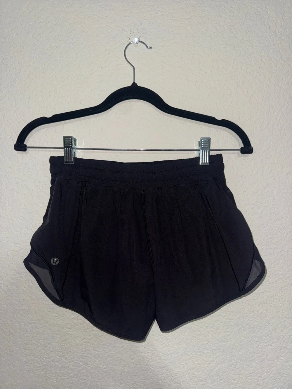 Lululemon Black Hotty Hot Lined Running Shorts 2.5 Inseam Size 6